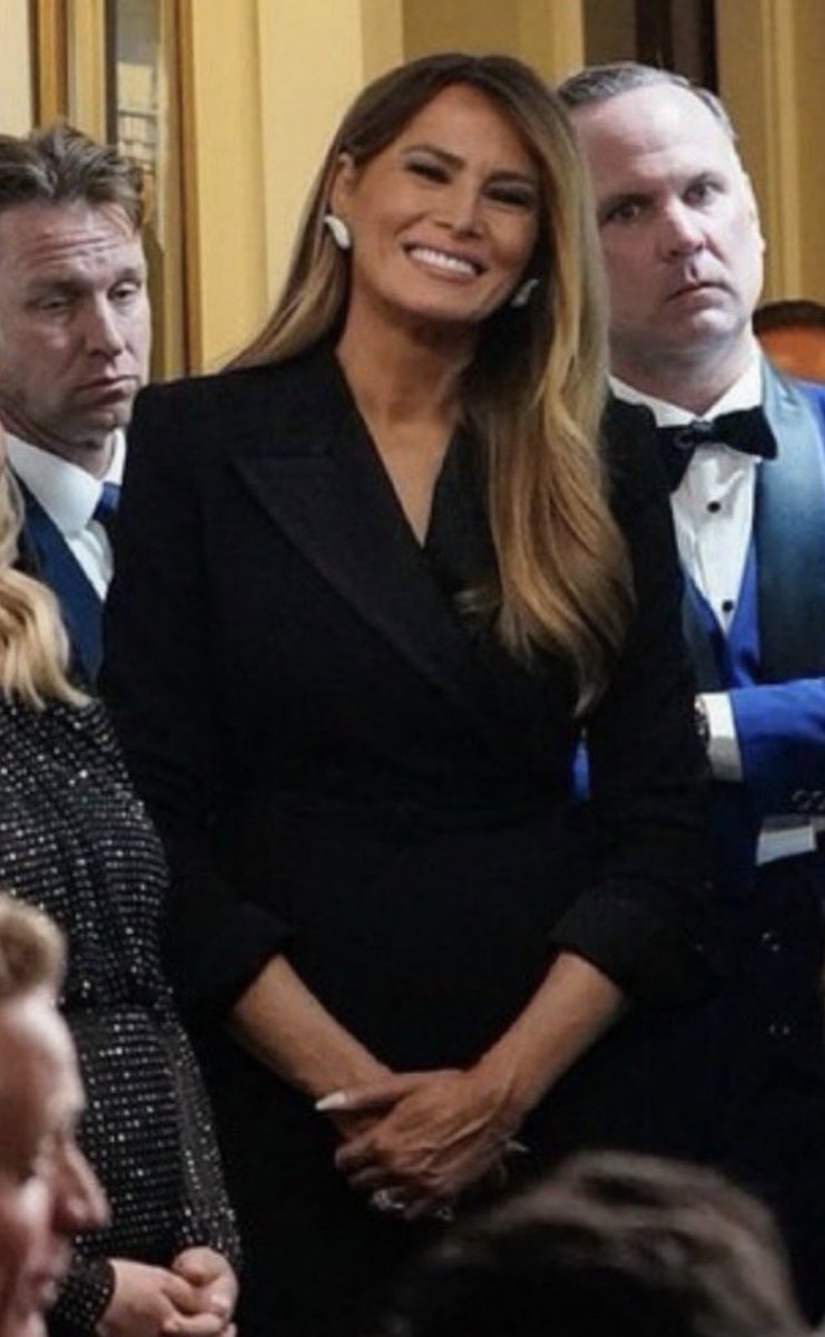 MELANIA TRUMP RV Q🇺🇲 tweet media
