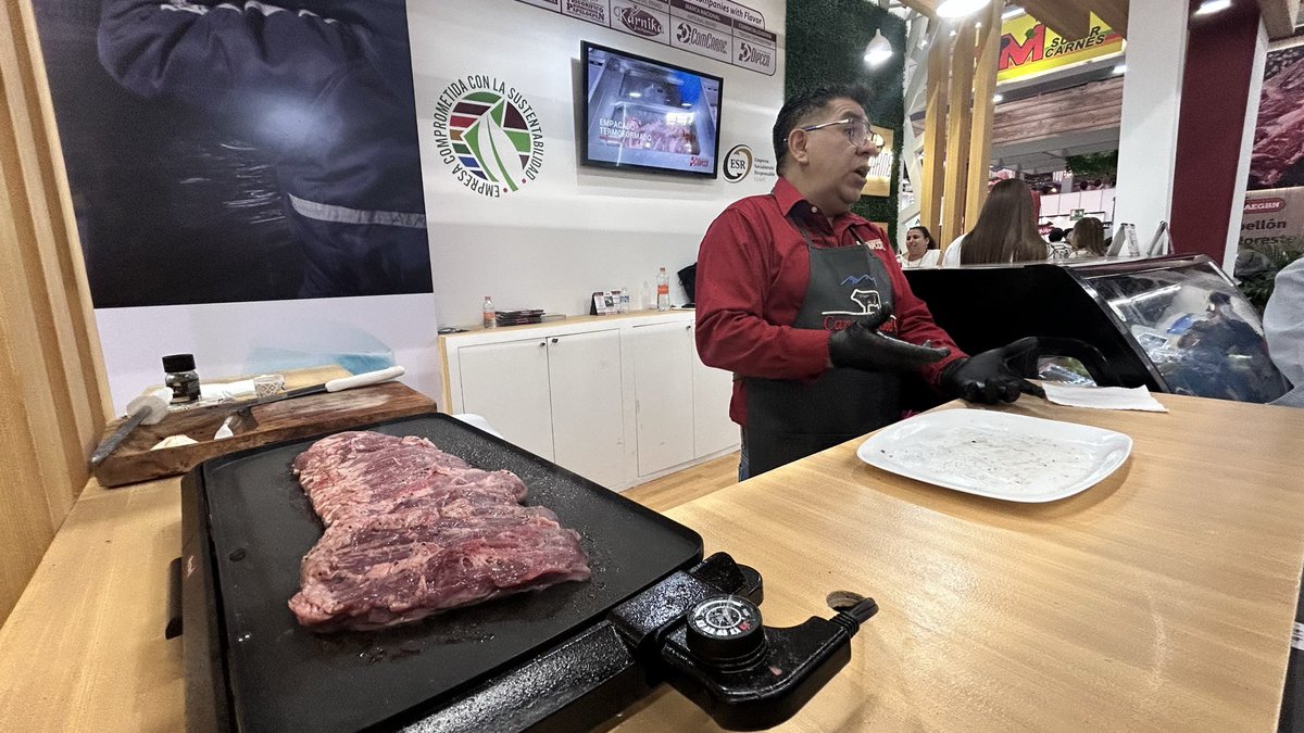 patty_toledo27's tweet photo. En mundo donde la transparencia ya no es un valor agregado, sino una condición para competir, el #blockchain surge como una herramienta estratégica para fortalecer las cadenas de suministro: Congreso Internacional de la carne Felicidades @AMEG_AC  #PROMEXA #Origino 🔗 https://t.co/43oj3FLCkQ