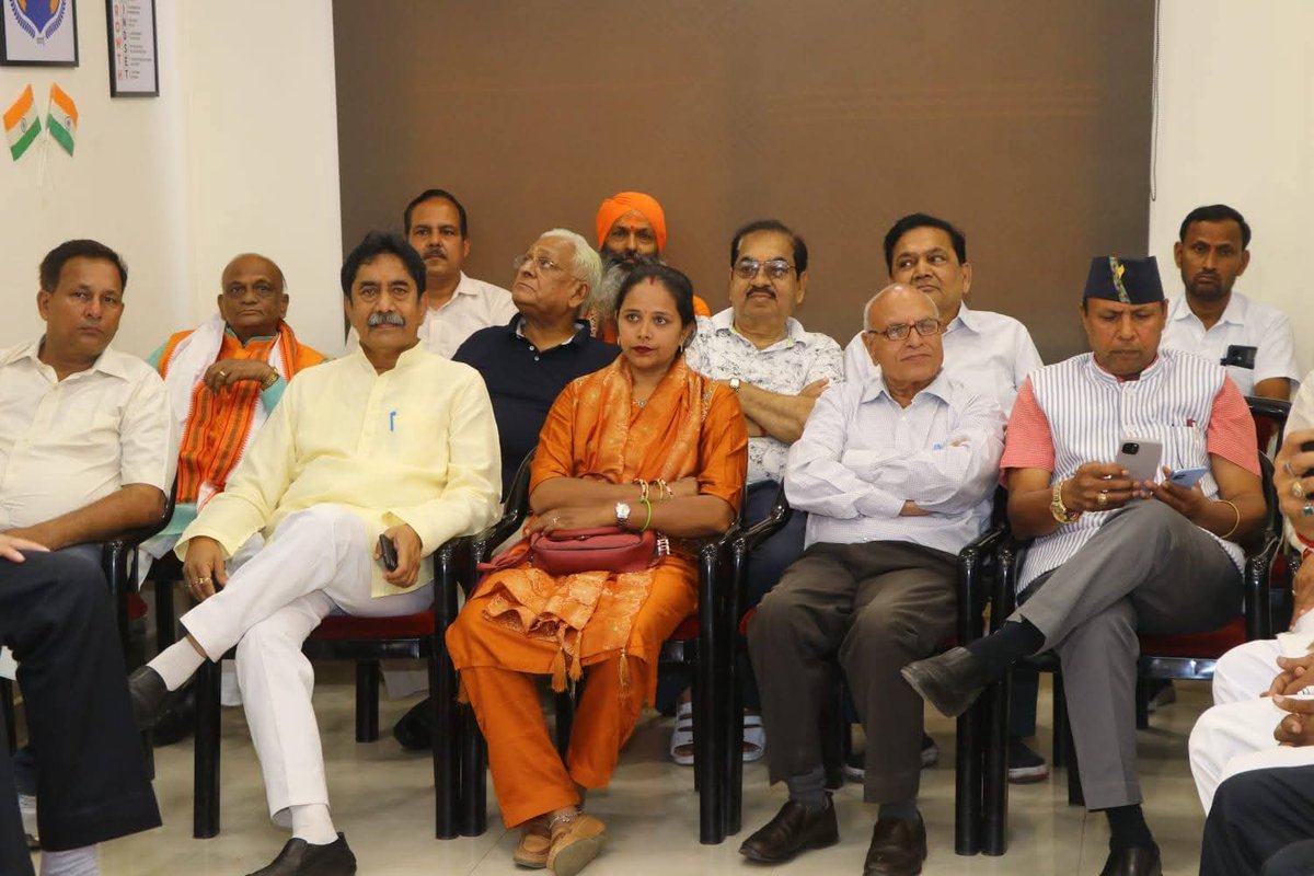 blvermaup's tweet image. मेहनत की हर सुबह तुम्हें मंज़िल के और करीब ले जाती है, बस अपने लक्ष्य से नजर मत हटाना।

बदायूं के अवंतीबाई लोधी छात्रावास का प्रथम स्थापना दिवस समारोह।
@MaheshCGuptaBJP
@anita_lodhi
@vipinkumardavid
#Badaun #Education #YouthPower #AvantiBaiLodhiChhatravas