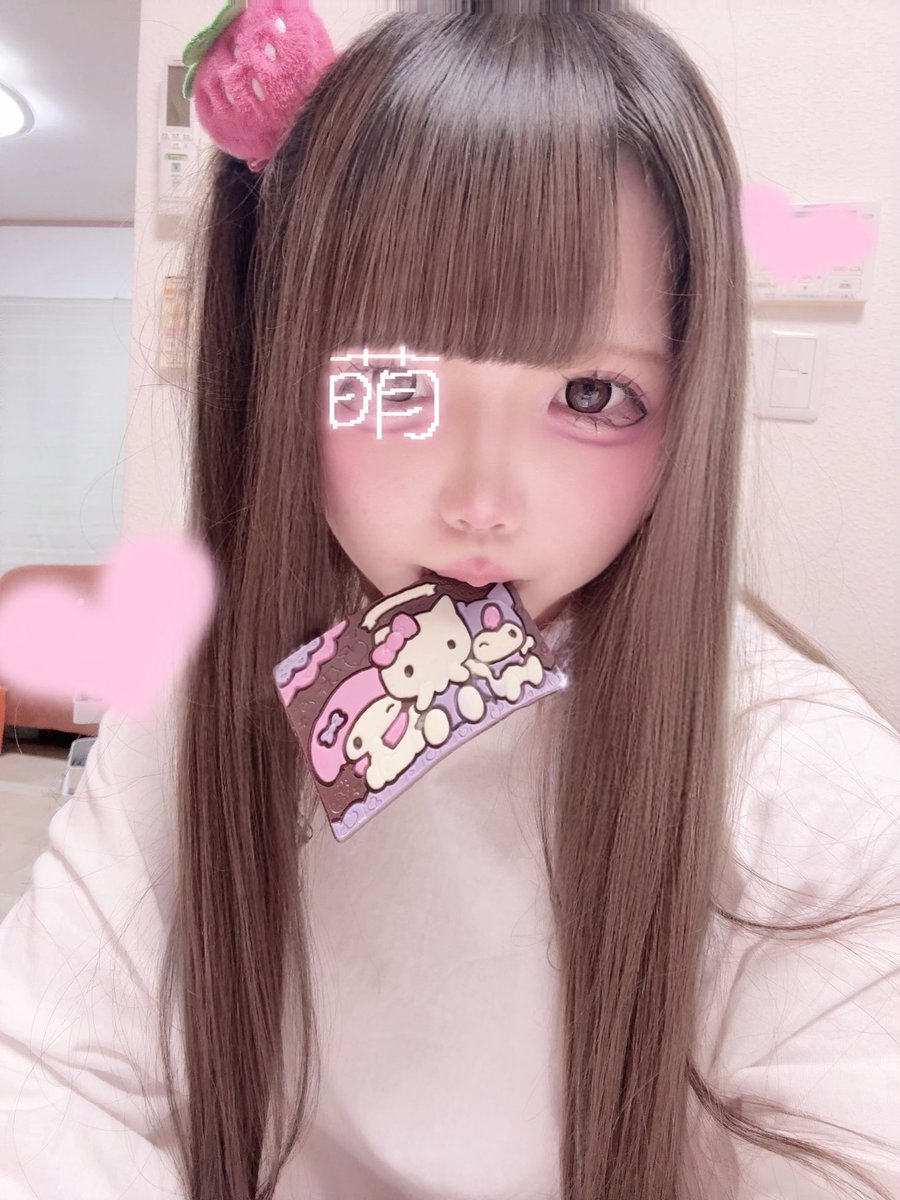 もな tweet media