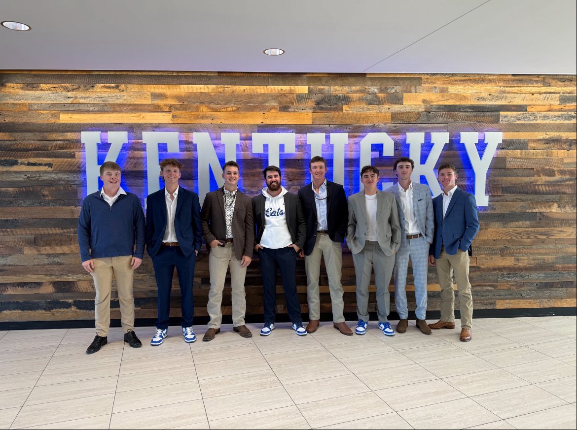 UKbaseball_MGRs's tweet photo. The boys decided to suit up today as we take on the volunteers #LookGoodFeelGood
#FeedTheStuds https://t.co/haH4Zl9oGo
