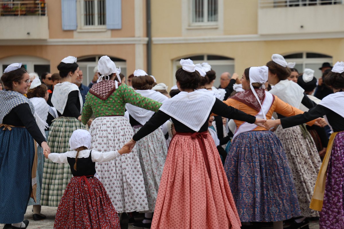YoannGillet30's tweet photo. Ravi d’avoir assisté à la 42ème Fête de la Maïo à Fourques. 🌸
Un beau moment de traditions avec l’Escolo d’Argenco, aux côtés du maire Alain Fouque et de Nelson Chaudon, président de la CCBTA.

Félicitations à la jeune Faustine pour son couronnement ! https://t.co/oO9nUquJDP