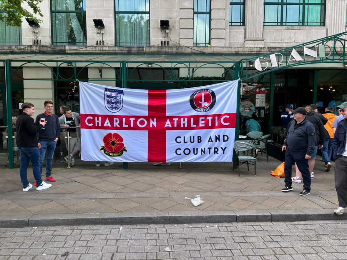 bgdultrasdesign's tweet image. 14ft x 8ft Custom Charlton Flag away at Swansea yesterday. 

Flag and sticker prices start from only £10. 

Design and order your own in minutes on our website. 

We have various templates to make yours stand out from the crowd. 

👉ultrasdesign.co.uk

#ultrasdesign #flag