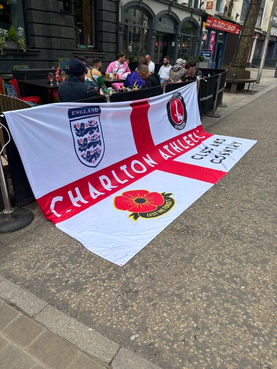 bgdultrasdesign's tweet image. 14ft x 8ft Custom Charlton Flag away at Swansea yesterday. 

Flag and sticker prices start from only £10. 

Design and order your own in minutes on our website. 

We have various templates to make yours stand out from the crowd. 

👉ultrasdesign.co.uk

#ultrasdesign #flag
