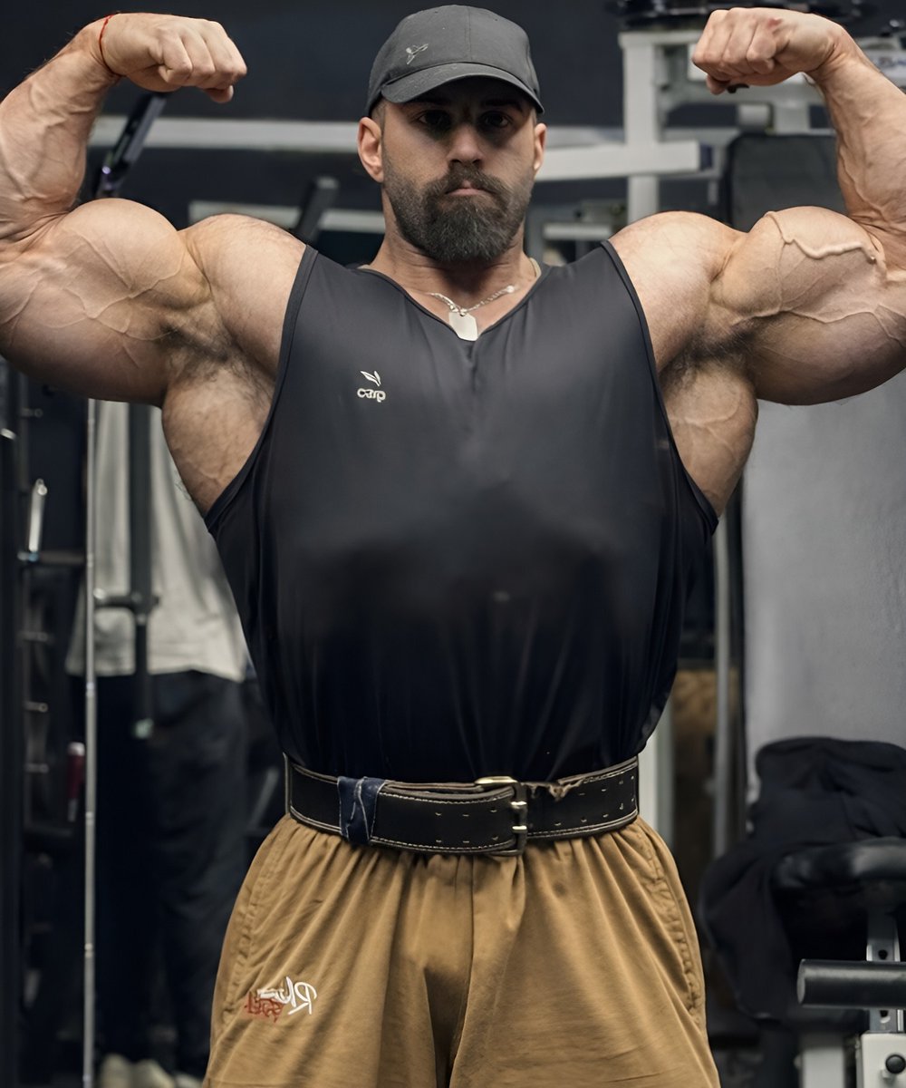 musclelovergr's tweet image. PORTUGUESE IFBB PRO BODYBUILDER BERNARDO "THE BIG BEN" LOURENÇO 🇵🇹 - The Beast from Lisbon See more: musclelovergr.blogspot.com/2026/04/louren… #bodybuilding #bodybuilder #muscle