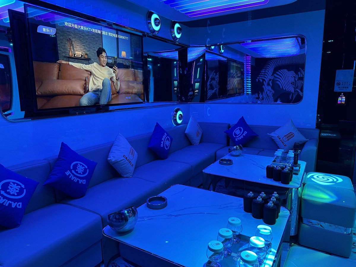 AguirreJonath19's tweet image. Let’s sing our hearts out at KTV! Book a room now, grab your favorite songs, and make tonight unforgettable. Who’s joining #KTVVibes #SingLoud #GoodTimes