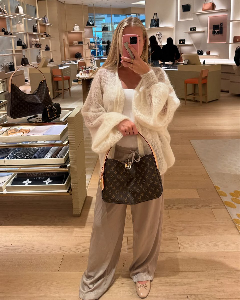 rickyracer29's tweet photo. No matter what you wear the most important thing is your mindset Let confidence be your best accessory! https://t.co/9fcUv5iBFR