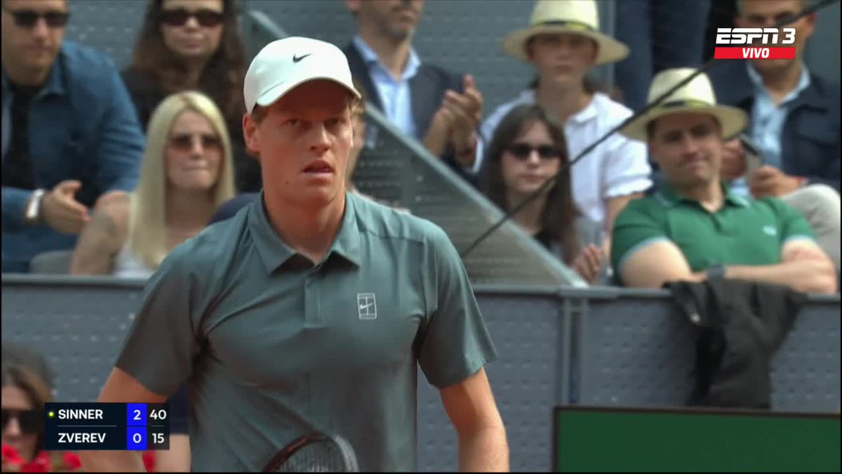 ESPNtenis's tweet image. ¡CONFIRMA EL BREAK! 👊

Veloz 3-0 de Sinner en el primer set.

📺 Mirá #Madrid en el Plan Premium de Disney Plus.