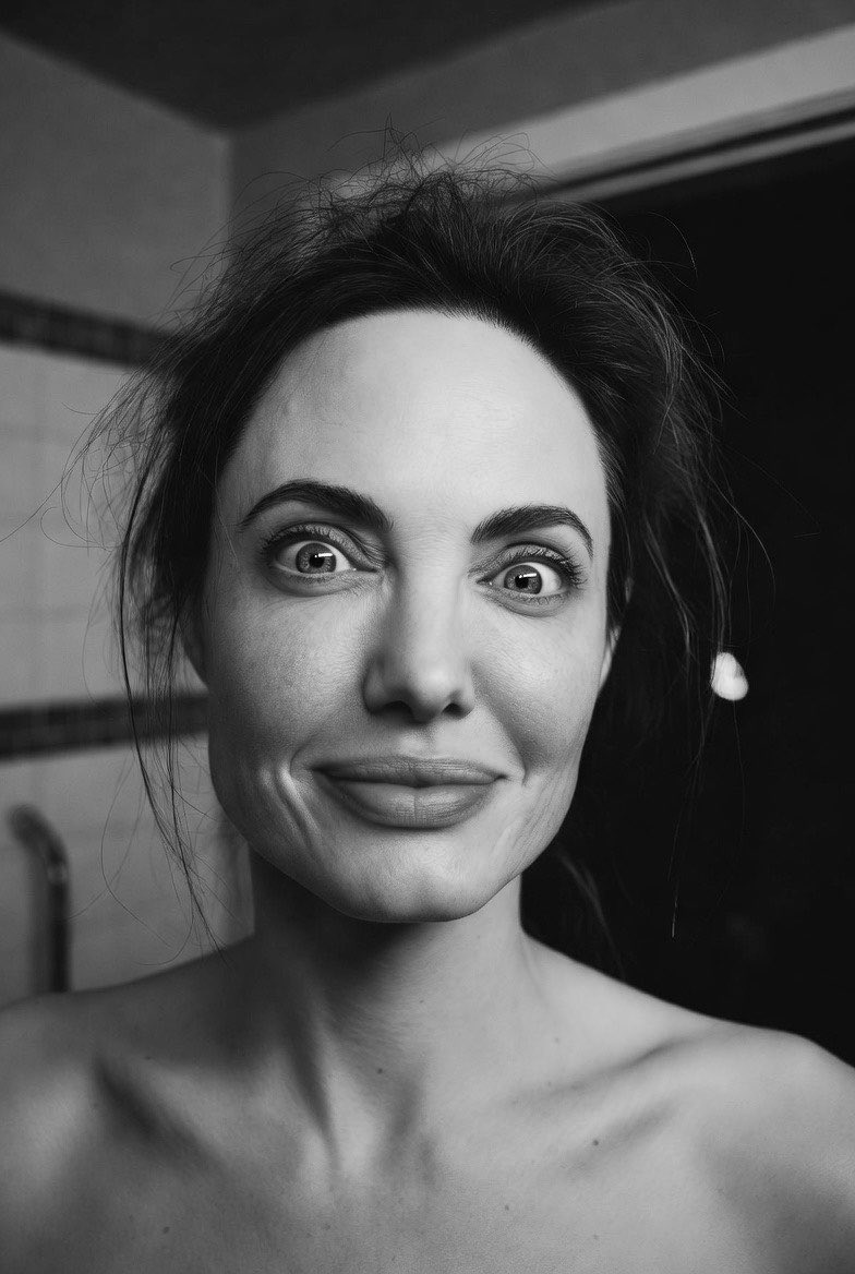 Angelina Jolie tweet media