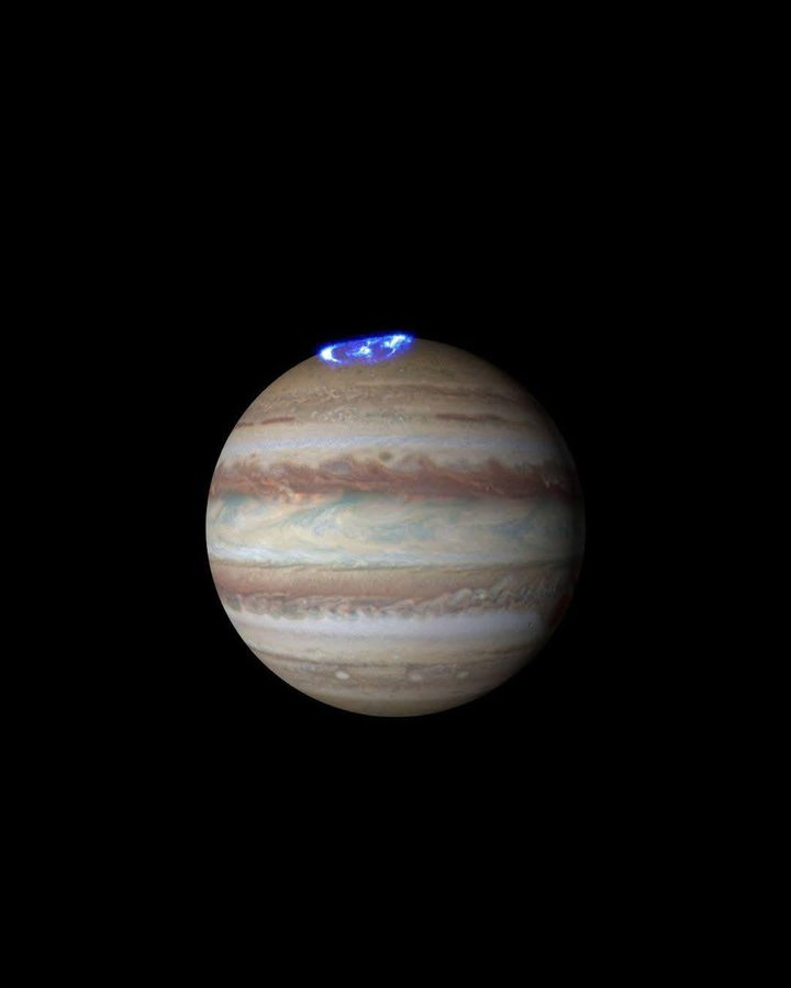 SpaceScienceX's tweet photo. Hubble Space Telescope captured the Northern lights on Jupiter. https://t.co/uUvjBe1Apo
