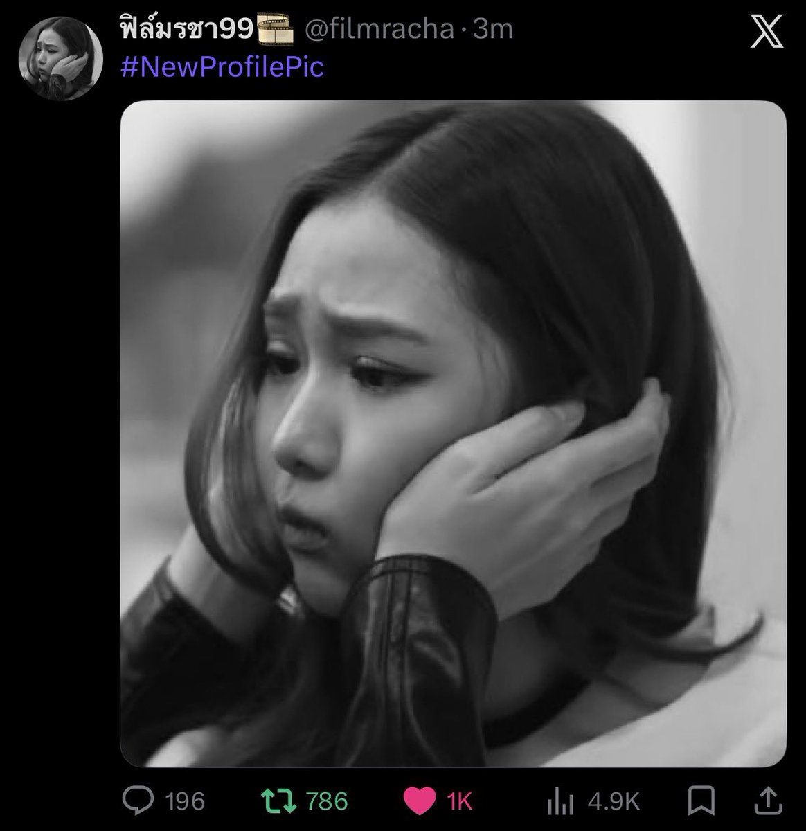 bella tweet media