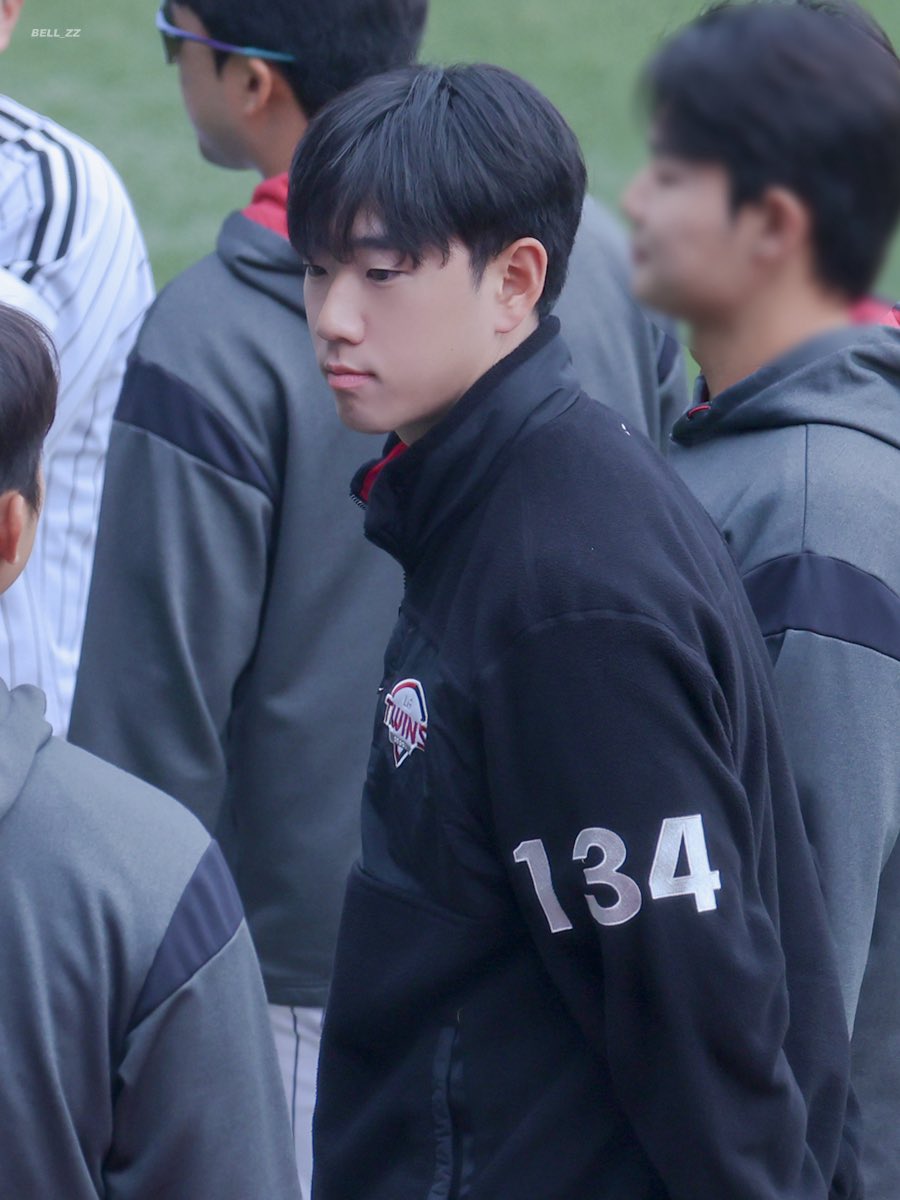 lbell_zz's tweet photo. 이 옷 좋아요 40번 달아서 다시 주세요ㅜ~

260502 #엘지트윈스 #LGTWINS #이종준 https://t.co/Td4lZVU4Rs