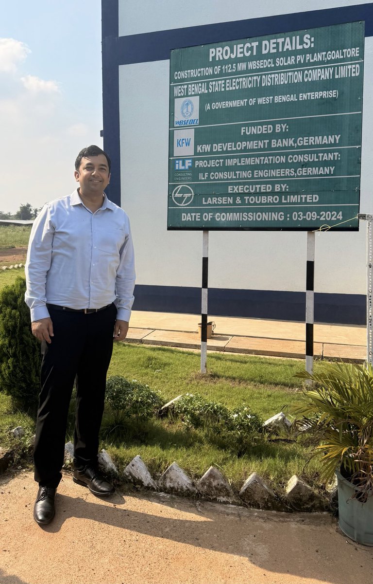 ajayprakash_ias's tweet image. Visited the largest ground-mounted Solar Park of West Bengal in Goaltore
It is a small but significant step in the state’s journey towards clean &amp;amp; green energy
#solarpower #cleanenergy 
@mnreindia
