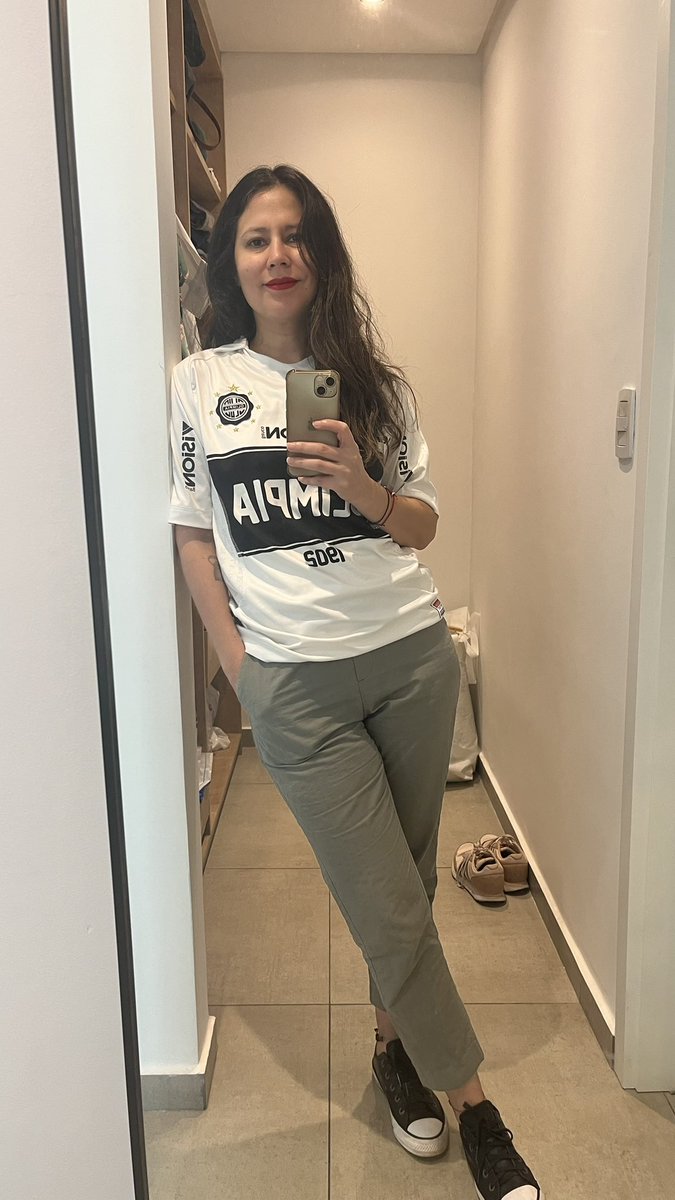De gala 
🤍🖤🤍
      🏆
      48