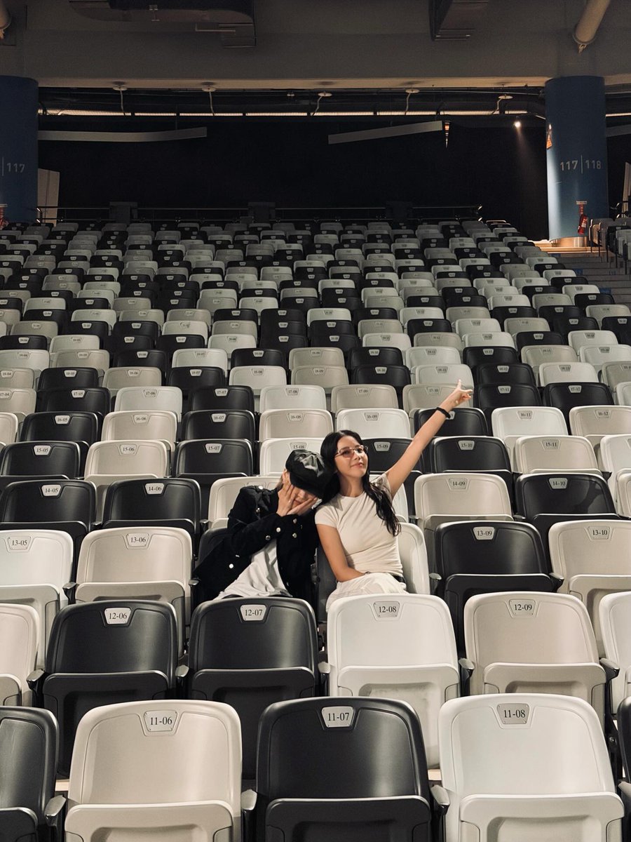 DragonKazoo77's tweet image. 260503 mo_onbyul IG

🔗instagram.com/p/DX4YgSgAfXb/

#SOLAR #솔라 #MOONBYUL #문별 
#頌樂 #玟星 #MAMAMOO #마마무