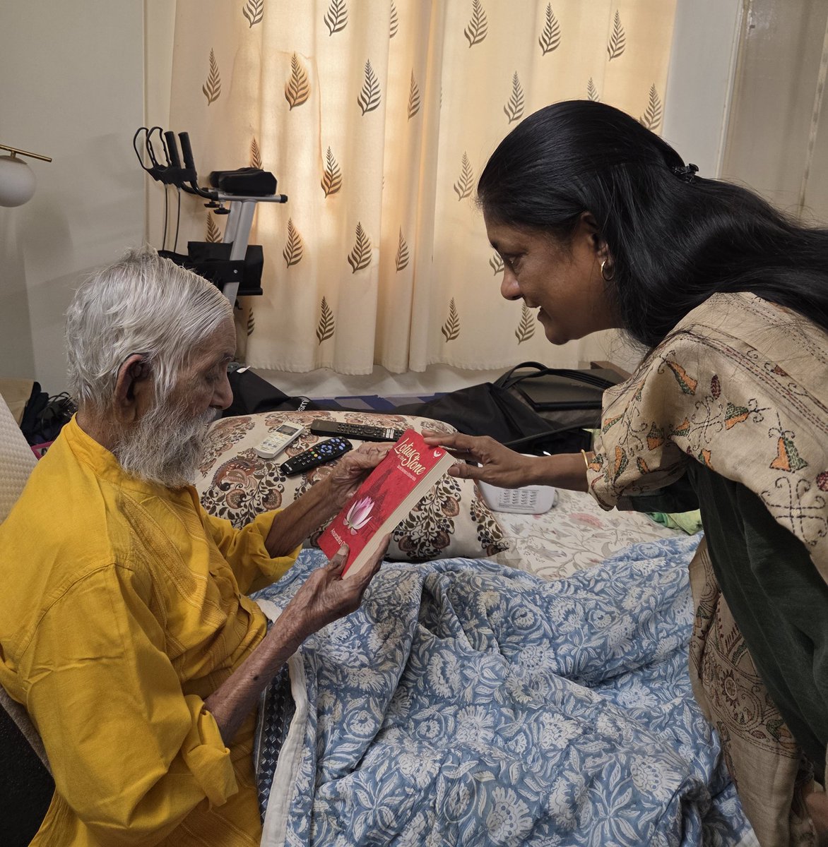 anuradhagoyal's tweet photo. Had the good fortune of meeting K N Rao Guruji today. Presented him my book, he discussed about it and gave me guidance for a potential next book, which is equivalent to his आज्ञा।

Being blessed by him feels like divine grace. 🙏🙏 https://t.co/d14lZ1iRKX