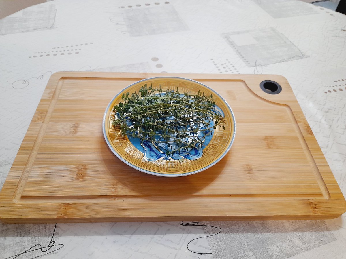 TannyFitzgerald's tweet image. Btw. ste probali čaj od ORIGANA...Ni ja..! Mogu vam reći odličan+čitam da je bogat antioxidansima i eter. uljima. Antioxidansi uklanjaju slobodne radikale i poboljšavaju sveukupno zdravlje. Pomaže u reguliranju šećera u krvi, smanjuje rizik od upalnih stanja...😁😎🪴 #plantpower