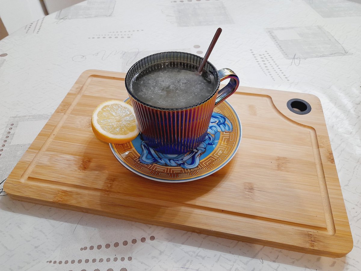 TannyFitzgerald's tweet image. Btw. ste probali čaj od ORIGANA...Ni ja..! Mogu vam reći odličan+čitam da je bogat antioxidansima i eter. uljima. Antioxidansi uklanjaju slobodne radikale i poboljšavaju sveukupno zdravlje. Pomaže u reguliranju šećera u krvi, smanjuje rizik od upalnih stanja...😁😎🪴 #plantpower