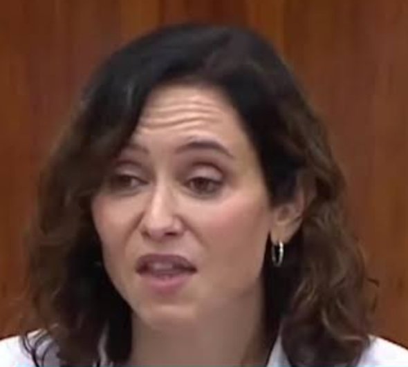 #Ayuso vive con un defraudador confeso.
-Ayuso vive en dos casoplones que comparte con un defraudador confeso.
-Ayuso ha mentido sobre los presuntos delitos de su novio.
-Ayuso usa nuestra pasta para defender a su novio.
-Ayuso contrató cosas con su novio

AYUSO DEBE SER IMPUTADA