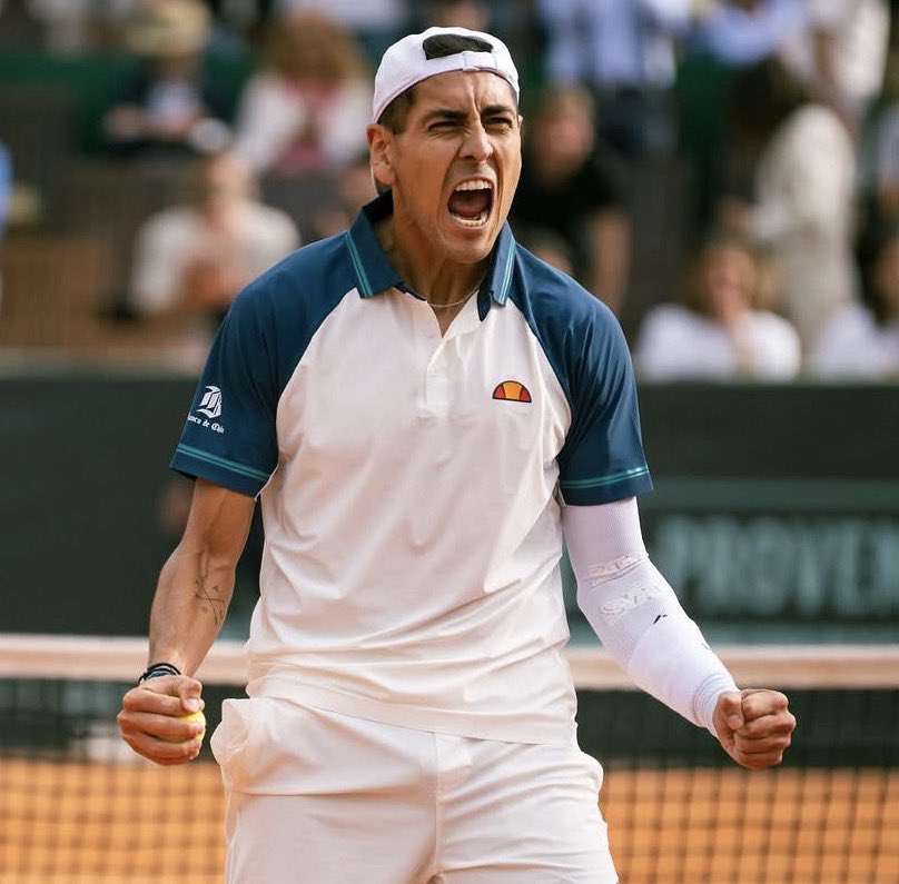 TeamChile_COCH's tweet photo. ¡EL MEJOR DE TODOS! 😮‍💨😎🏆

Alejandro Tabilo 🇨🇱 (43º) se coronó campeón del challenger de Aix-en-Provence 🇫🇷, luego de derrotar al querido (?) belga Zizou Bergs 🇧🇪 (44º) por 6-4, 4-6 y 6-3.

¡Enorme semana para Alejandro! 😍💪

#VamosTeamChile 🇨🇱 https://t.co/iCR2EINmht