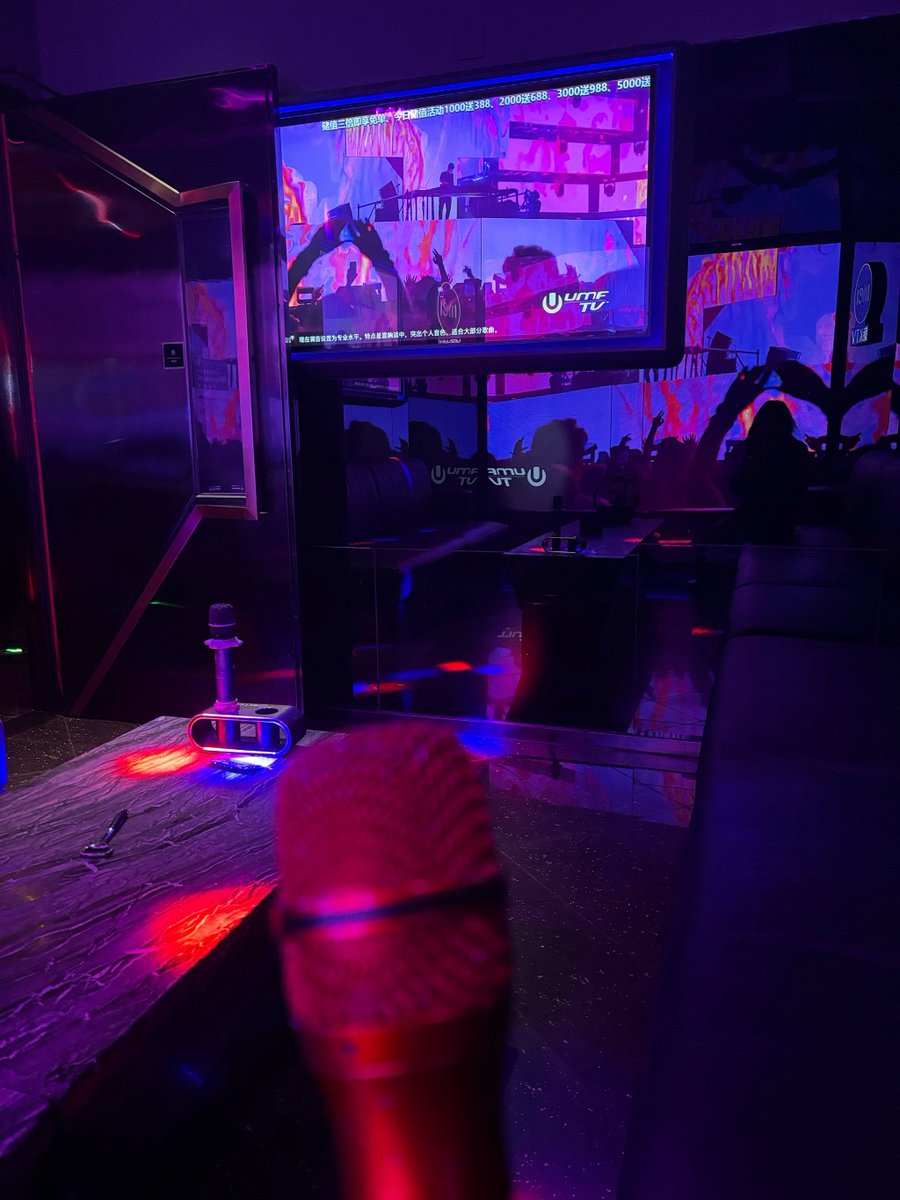 KlineRonald's tweet image. Let’s sing our hearts out at KTV tonight! Grab your mic, bring your crew—happy tunes u0026 good vibes only!  #KTVNight #SingLoud #GoodTimes