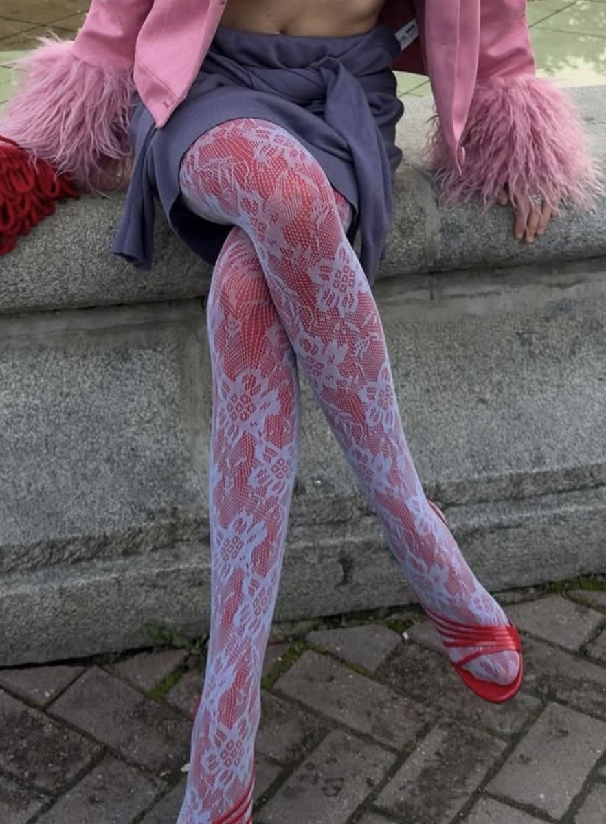 archivedlooks's tweet photo. Lace tights are so pretty https://t.co/4voWqrgSQG
