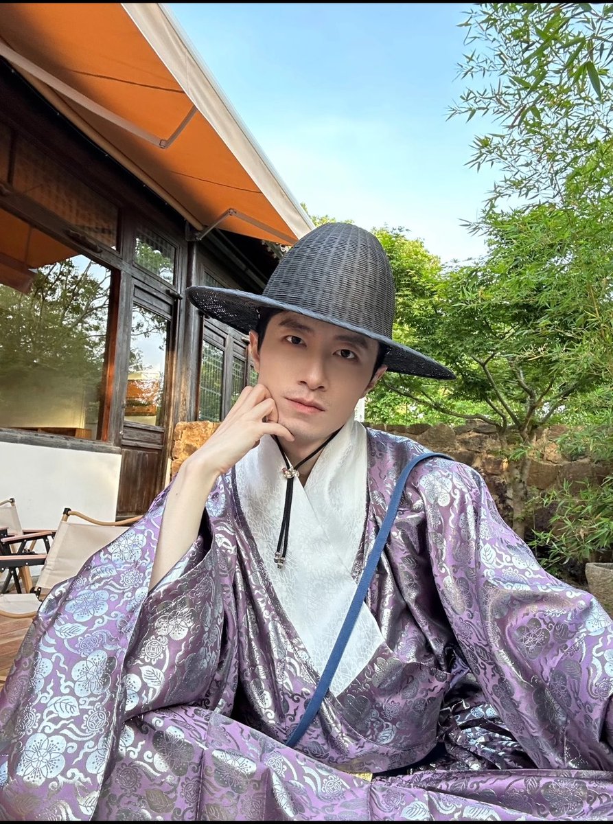 该用户正在流泪 tweet media