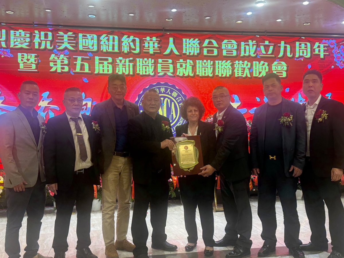 BKConservatives's tweet image. Chairwoman Frances Vella-Marrone honored by American New York Chinese Association at 9th Annual Gala May 2, 2026. Brooklyn Conservative Party Exec Secretary Chung Dick on hand. Presented by Ray Huang, a Director of the Association. #Brooklyn #Conservative #chineseamerican #nyc