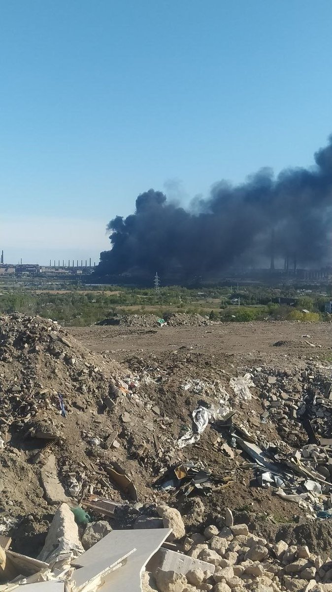 NOELreports's tweet image. A fire suddenly broke out near the Azovstal area in occupied Mariupol, where Russian forces are based with military equipment. #Ukraine