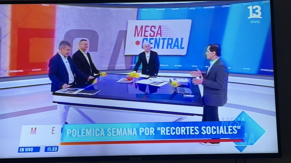 barbaravallejos's tweet image. Siempre tan pluralista y con equidad de género este programa #MesaCentral #Canal13
#Sarcasmo 🤷🏻‍♀️