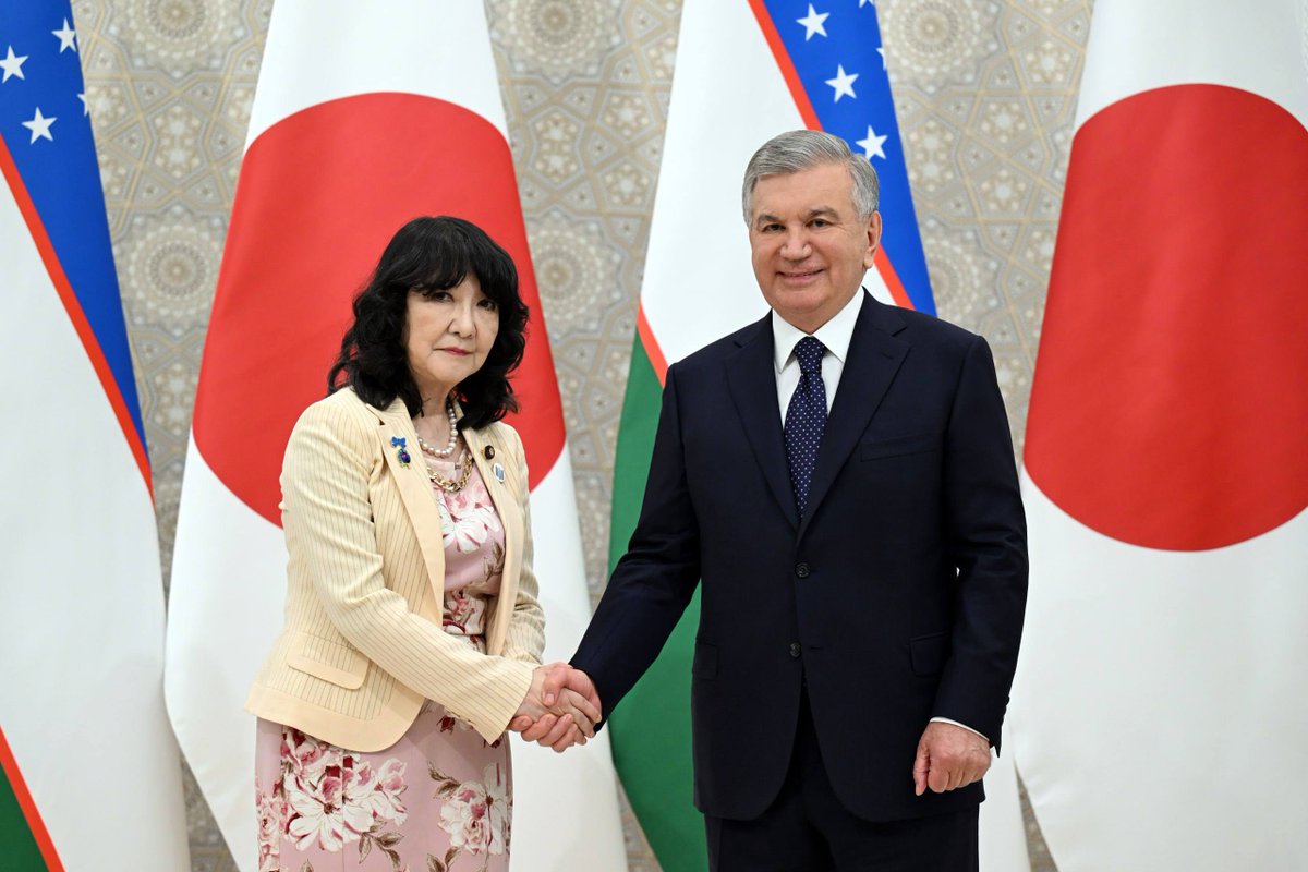 president_uz's tweet image. As part of the #ADB Annual Meeting, President Shavkat #Mirziyoyev received a Japanese delegation led by Minister of Finance @satsukikatayama.

They agreed to accelerate the implementation of major projects in renewable energy, healthcare, IT, transport, and agriculture.