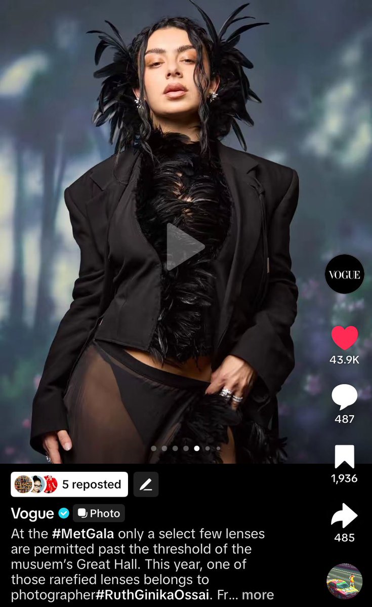 JennieCore | Fan made 🧛‍♀️ tweet media
