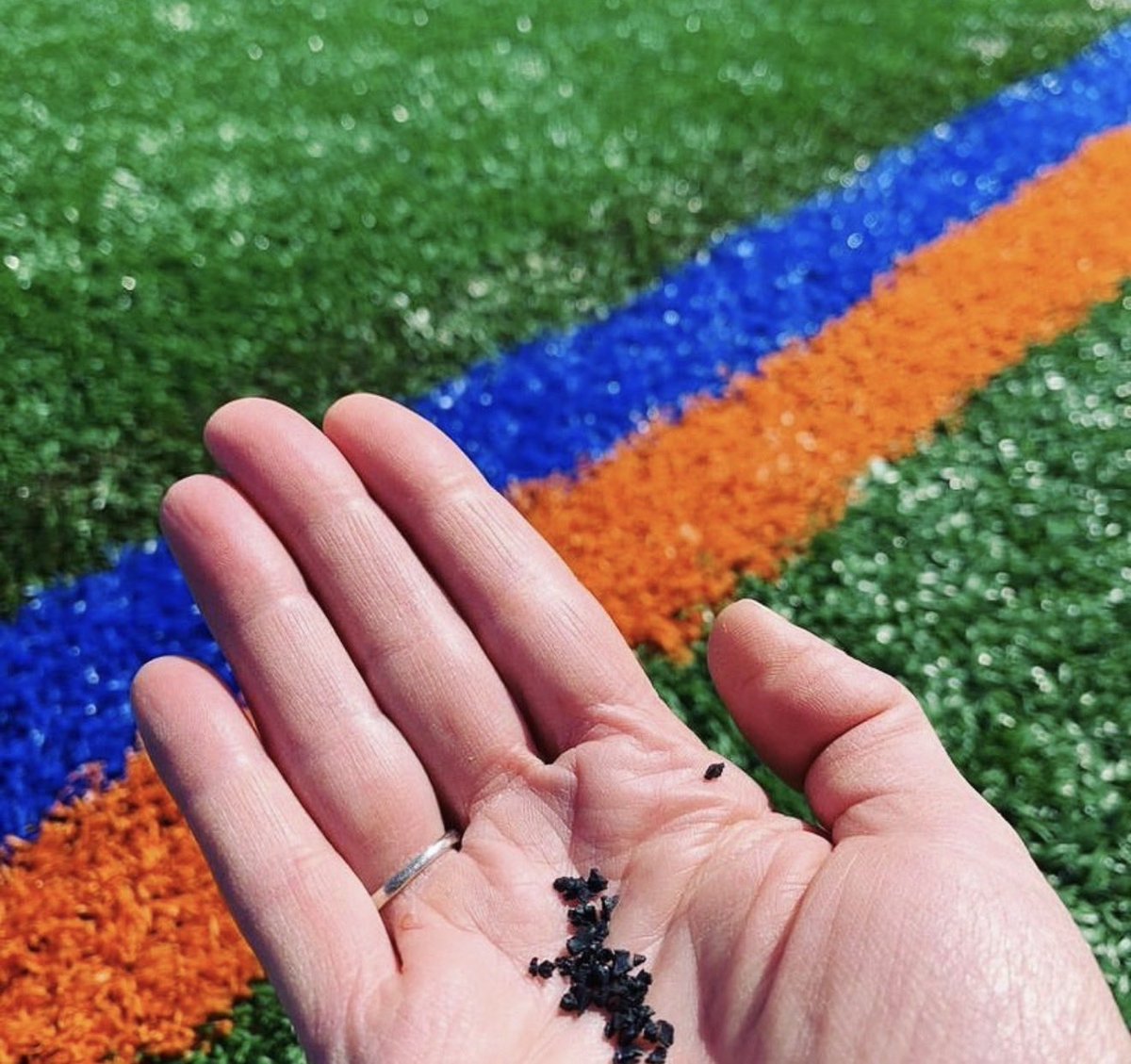 TheSmartHuman's tweet photo. For the 2026 World Cup, FIFA requires all 16 stadiums to install natural grass surfaces, replacing existing artificial turf! See today’s post on IG👉🏽👉🏽@TheSmartHuman to see how we handle turf as a family with 2 lacrosse players!
🔹Listen to The Smart Human podcast spot on turf! https://t.co/Tz0lEgD7Dh