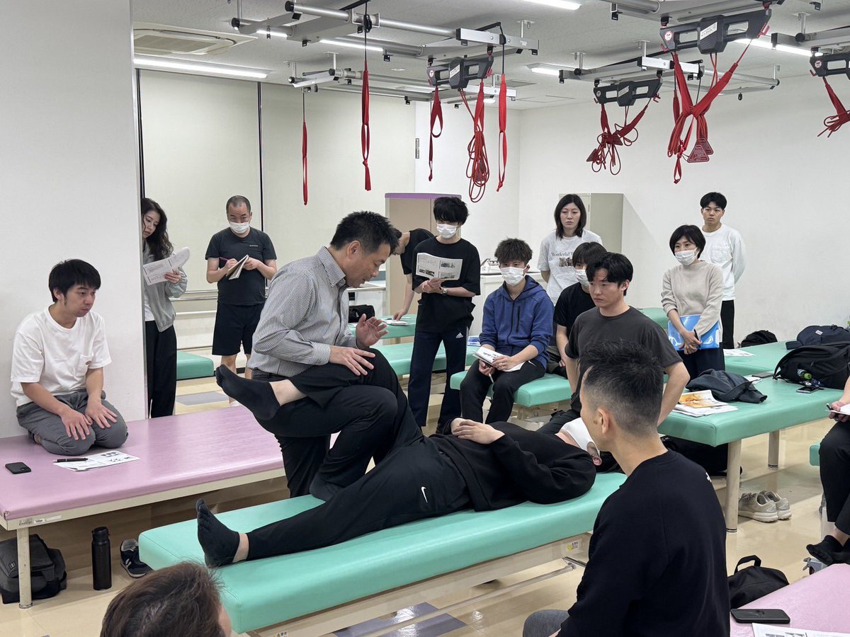 Human_Press's tweet photo. 4月19日に「股関節 実技スキルアップ講座（京都）」を開催いたしました！
本セミナーでは、股関節における疾患・機能障害、姿勢・歩行の問題について、最新の科学的根拠に基づきご解説いただきました。
今回は前回よりも実技を多く取り入れた構成とし、臨床に直結する学びの多いセミナーとなりました。 https://t.co/HbLsCTHvYG