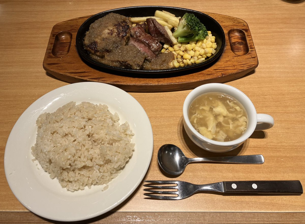 普段は滅多にやらない昼夜の連続外食！🍽️
昼はラーメン＆炒飯＆餃子、夜はステーキ＋ライス食べ放題と超食い倒れ状態…相殺しなきゃ🫠