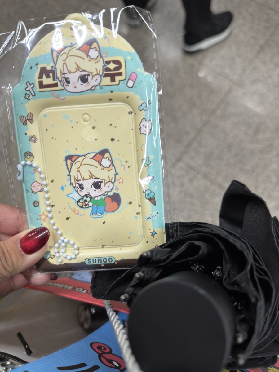 a fan asked if i'm a sunshine and gave me this~ i feel so pretty being called a sunshine, pretty fan name for pretty idol 🙂‍↕️