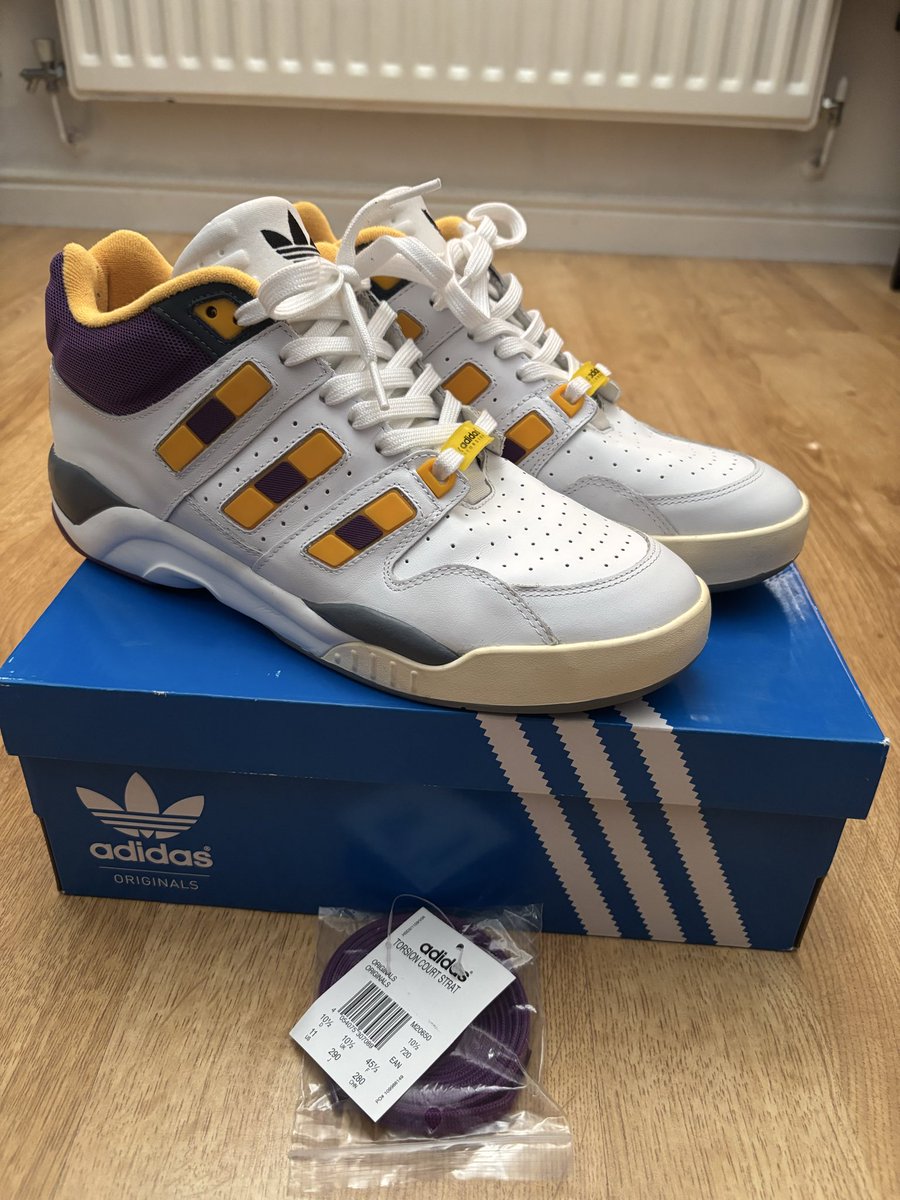 _lurking's tweet photo. @adiFamily_ @T_C__B_S_T Adidas Torsion Court Strategy in a UK10.5. In really good condition and only worn a few times. Some lint on lining. Soles show barely any sign of use. Leather upper in prestige condition. £35 plus 4% if using PayPal g&amp;s https://t.co/gBTuqMcige