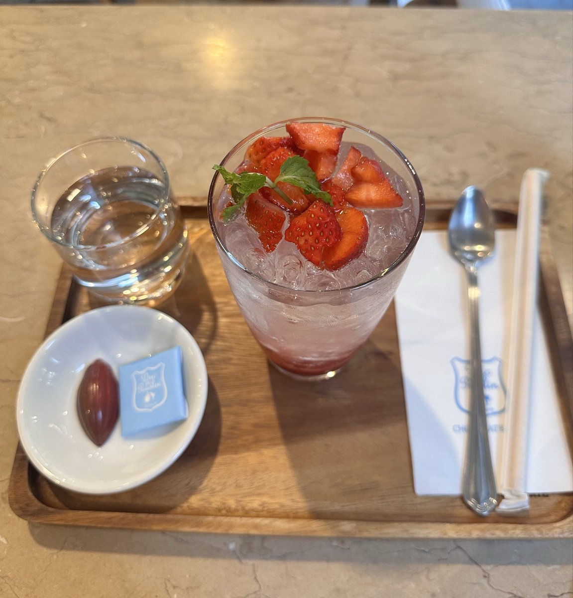 Pari_k1922's tweet photo. Listen, after 2 hours massage. Strawberry mojito is the aftercare I deserve. 💅 https://t.co/aFTHPYBLiM