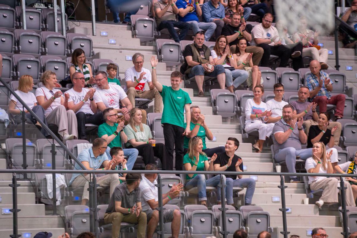 basket_zg's tweet image. 🎱| Halę CRS odwiedził dzisiaj Antek Kowalski! 

Rodowity zielonogórzanin, który jako pierwszy Polak wystąpił na Mistrzostwach Świata w snookerze! 💪

Foto: Tomasz Browarczyk

#plkpl #snookerpl