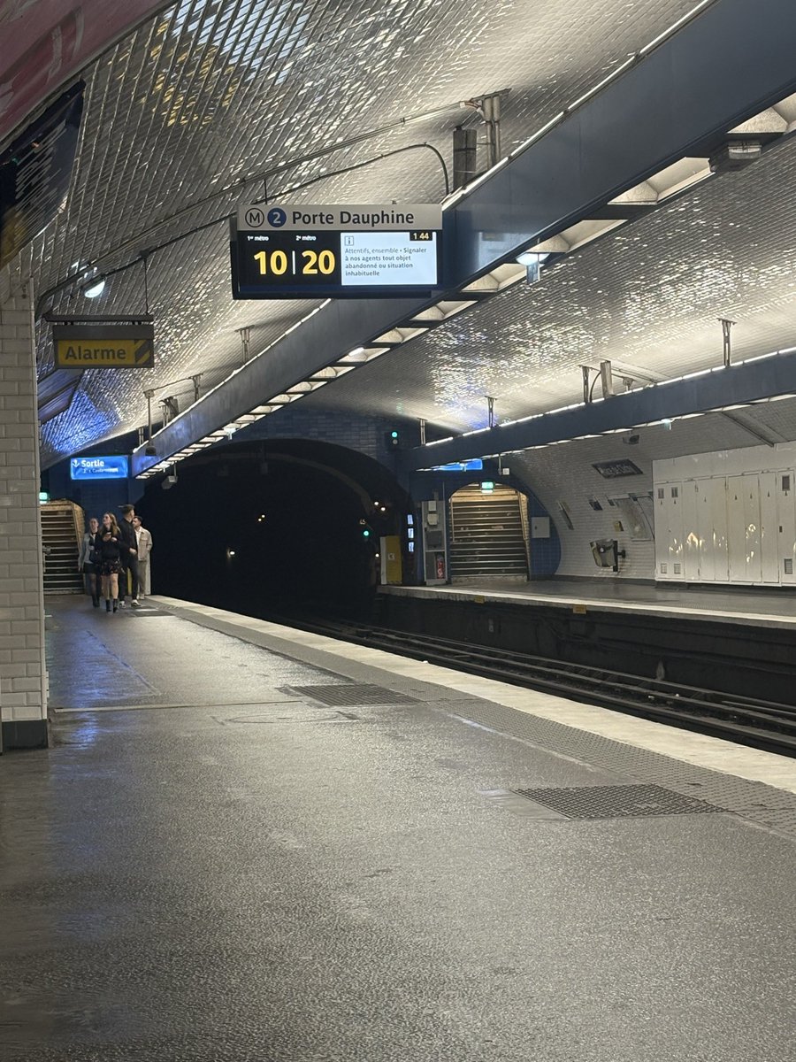 newhollandwave's tweet photo. Le pire moment de la soirée https://t.co/9v9TgGmWrk