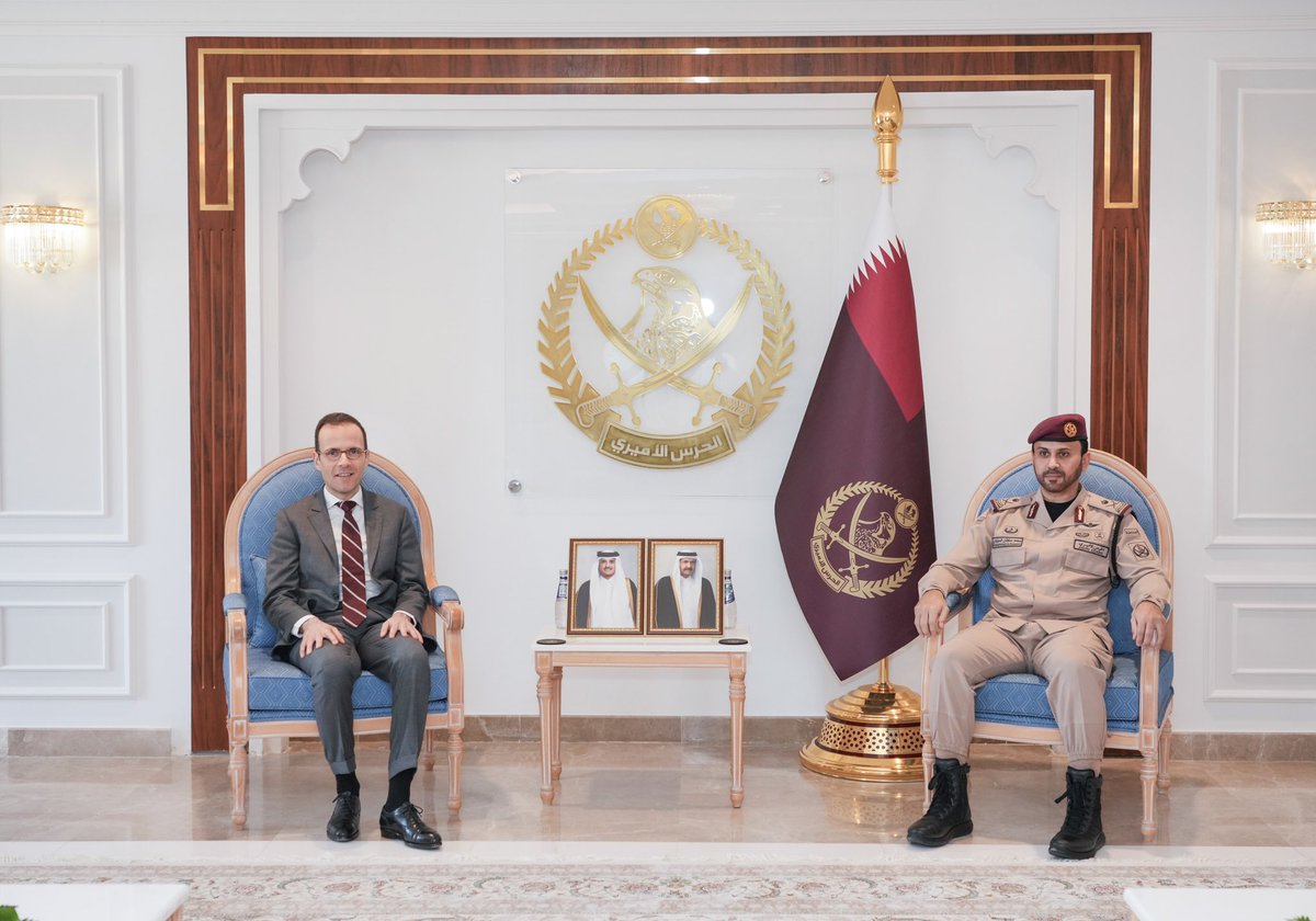 QNA_French's tweet image. Le Commandant de la Garde émirie se réunit avec l'ambassadeur de France
#QNA #Qatar #France
bit.ly/4w80iYY