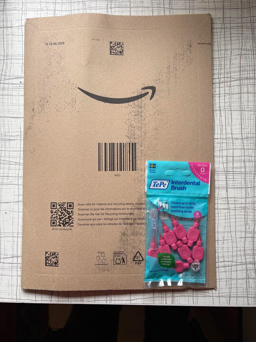 uncleteffs's tweet photo. Loads of TV adverts from #Amazon on  how they’re cutting back on packaging … then this arrived yesterday 😳 https://t.co/N4xkQKAXCq