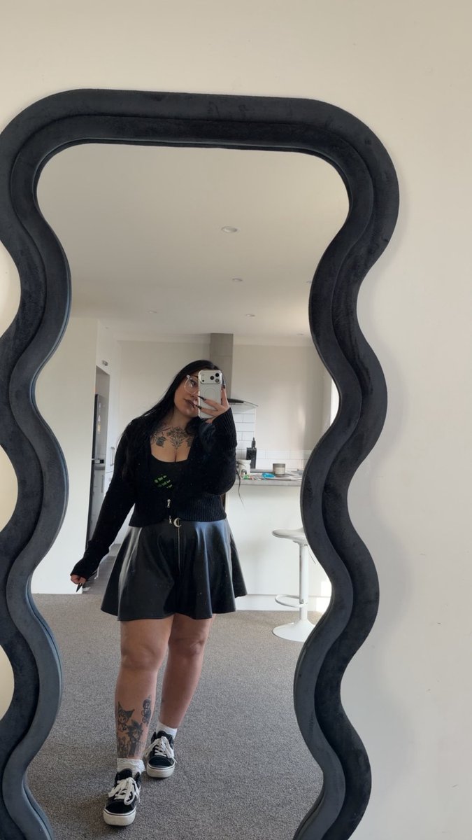 Ari tweet media