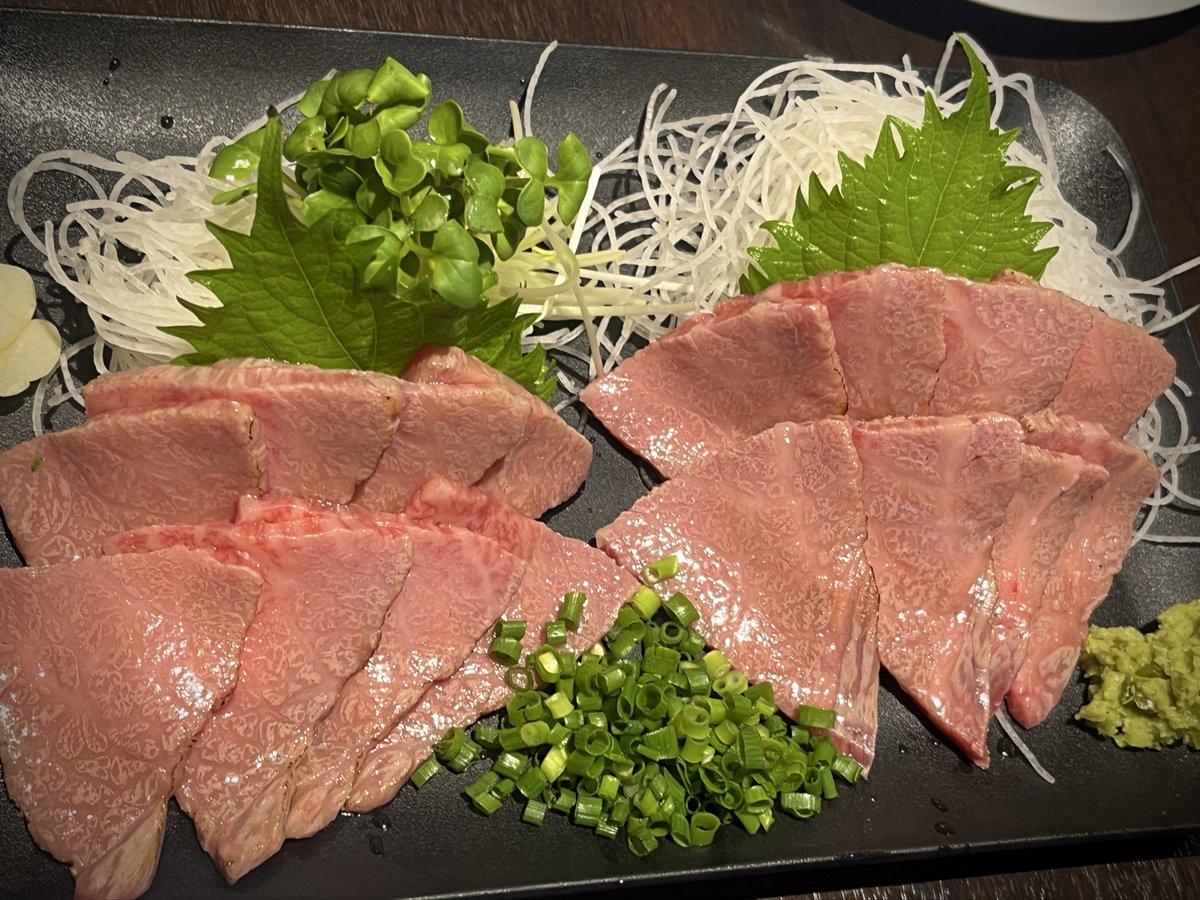 Salty301's tweet photo. tennberログインしました記録ぅ〜！！！
和牛の炙り〜めちゃうまとろけるお肉に、柔らかすぎる仔羊チョップは付け合わせまで最高🤤からの王道ペペロンチーノのうまテカリ✨✨✨🤣いつも絶品お料理をご馳走様でした😋
 #tennber https://t.co/U5EIptUq2H