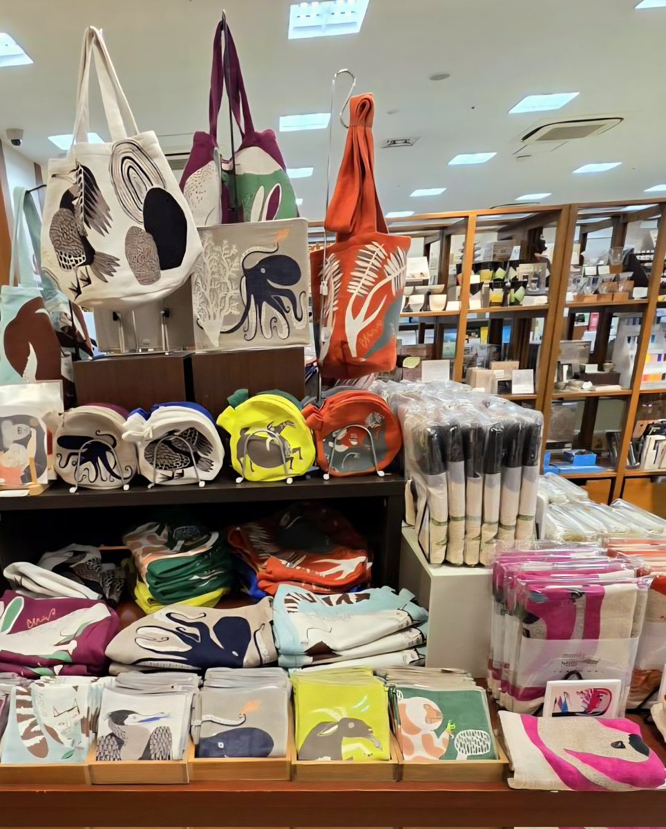 【 moritaMiW POP-UP SHOP／ 三省堂書店東京ソラマチ店】 

ただいま三省堂東京ソラマチ店  <a href="/tksola_sanseido/">三省堂書店 東京ソラマチ店</a> にてmoritaMiWの期間限定ショップを開催中です。 

ハンカチ・バッグ・ポーチ・ティータオル・タオルてぬぐい・ポストカードが並んでます。