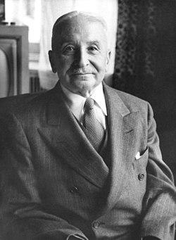 RonStoeferle's tweet image. “Socialism is an alternative to capitalism as potassium cyanide is an alternative to water.”

Ludwig von Mises