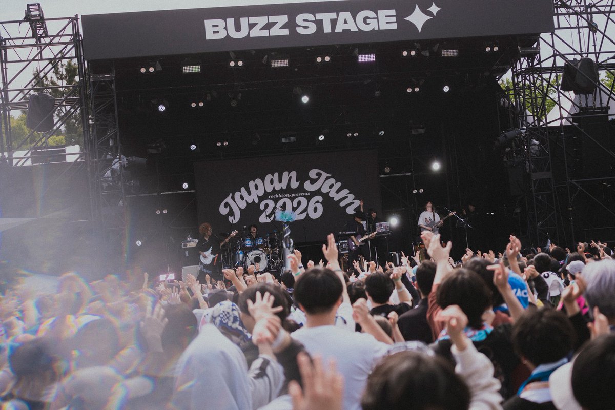 01RIPTONE31's tweet photo. 2026.05.03(sun.)
煮ル果実
『JAPAN JAM 2026』
📍千葉・蘇我スポーツ公園

初めてのJAPAN JAM
感情爆発で演奏しました。
本当に素晴らしい景色でした！
ありがとうございました🎸🍎

#煮ル果実 #JAPANJAM #JJ2026 
@rockinon_fes https://t.co/07egPTybNc