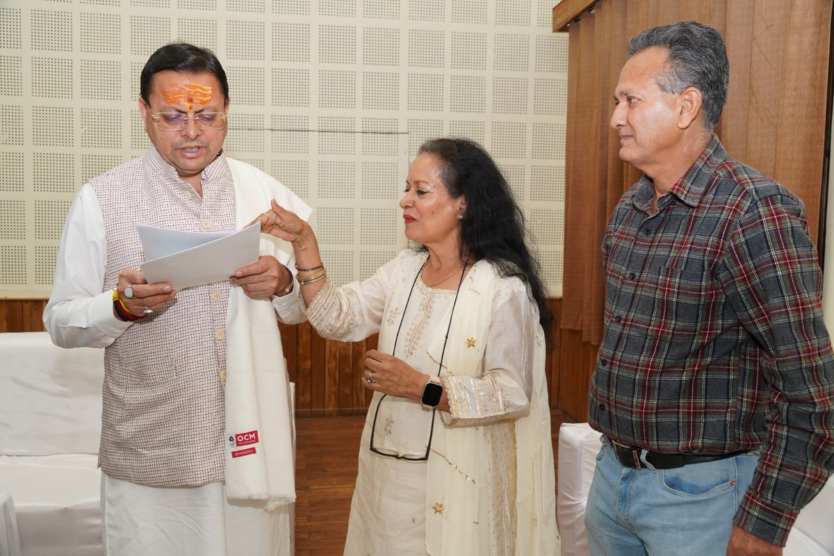 मुख्यमंत्री श्री पुष्कर सिंह धामी से मुख्य सेवक सदन में आज बॉलीवुड अभिनेत्री हिमानी शिवपुरी ने भेंट कर उत्तराखण्ड में चारधाम यात्रा में श्रद्धालुओं के लिए की गई बेहतर व्यवस्थाओं के लिए उनका आभार व्यक्त किया। उन्होंने कहा कि प्रशासन बेहतर यात्रा व्यवस्थाओं के लिए पूरी तत्परता से