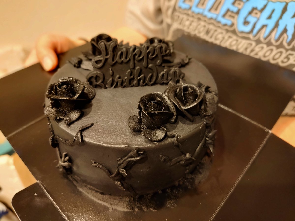 EtoileBass0502's tweet photo. バンドのきゃぷてんの生誕祭だったのでお祝いしてきました🎉
久しぶりにいろいろ作ったぜ😊！
ケーキも料理も気に入っていただけたようで良かった( ◜ω◝ )
きゃぷてんいつもありがとう🤘 https://t.co/lc278pudJb