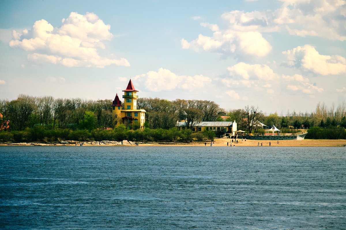 Tong_Bowei's tweet image. A quiet river, a small tower by the shore, and clouds floating through the spring light.
#Photography #Landscape #Nature #NaturePhotography #Travel #PhotoOfTheDay